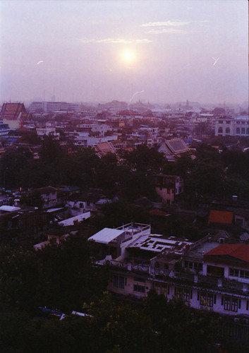 city light sunset sun slr film vertical analog 35mm landscape thailand bangkok violet pentaxk1000 analogue watsaket analogslr smcpentaxm1250mm equicolorpremium400 toffeemaky equicolorfilms