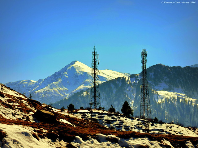 Himachal Pradesh : Serene snowy Himalaya as seen from the road to Rohtang Pass !