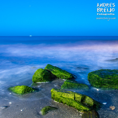 mar sea playa beach atardecer sunset rocas rocks verde green azul blue nerja guilches axarquia malaga andalucia españa spain