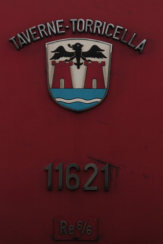 Gemeindewappen - Wappen der Gemeinde Taverne - Torricella an der SBB Lokomotive Re 6/6 11621 Taverne - Torricella  ( Hersteller SLM - BBC SAAS - Baujahr 1975 - Elektrolokomotive Triebfahrzeug ) | by chrchr_75