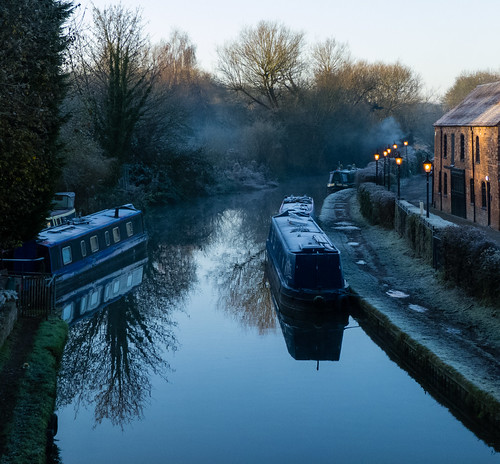 Frosty, misty morning - view from Compton bridge