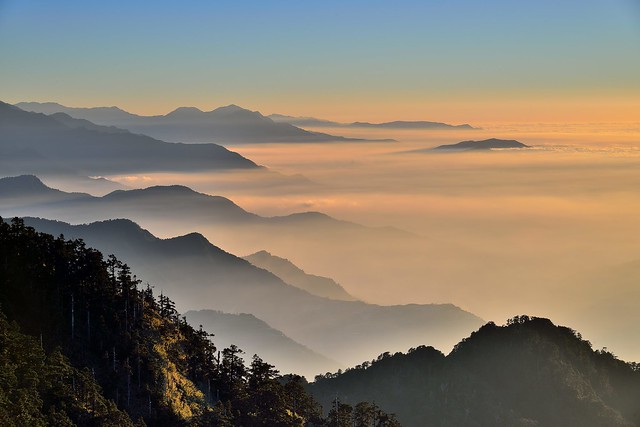 合歡山~山巒起伏。遠近高低~  Mt. Hehuan 3416M Sunset