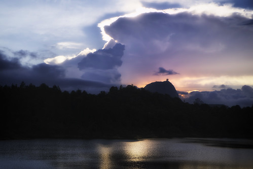sunset sky lake reflection backlight clouds colombia medellin antioquia lapiedra guatapé guatape elpeñón elpeñóndeguatapé