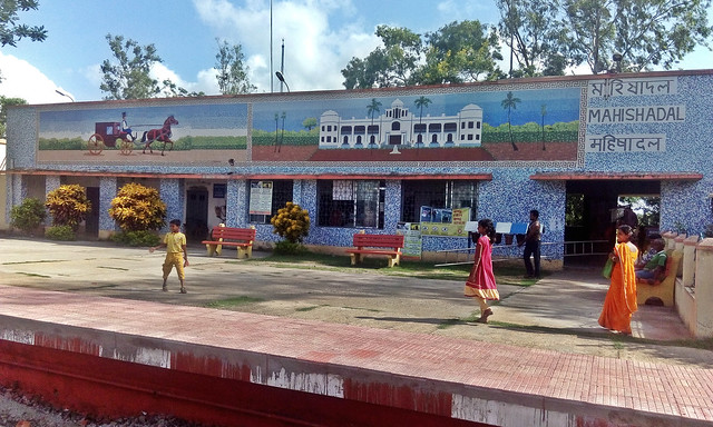 Murals on Mahishadal Railway station depicting the local royalty