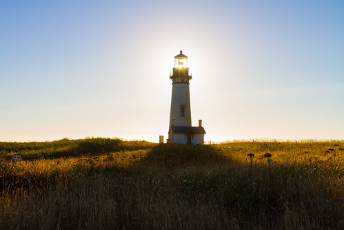 sunset sun lighthouse grass oregon canon eos coast 7d yaquina ef24105mmf4l yaquinanaturearea