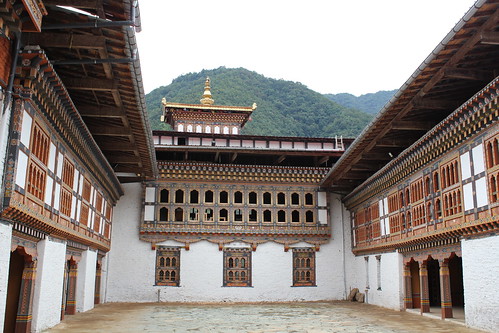 lhuntsedzong lhuntse dzong lhuentsedzong lhuentse buddhist monastery fortress kurtoe easternbhutan bhutan 2013