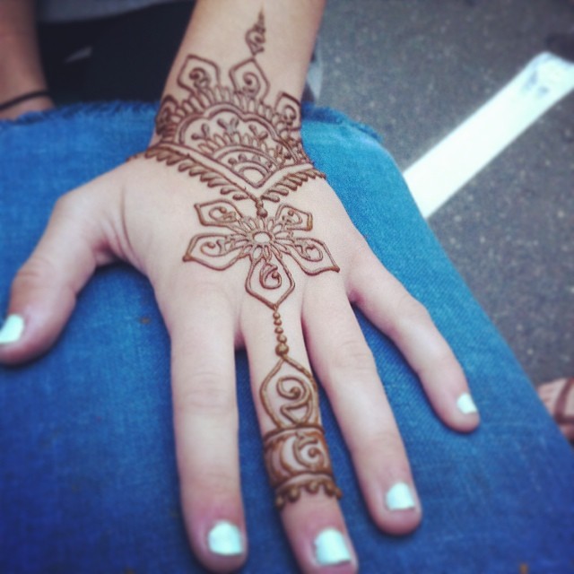 Street style California henna. Henna is a temporal and