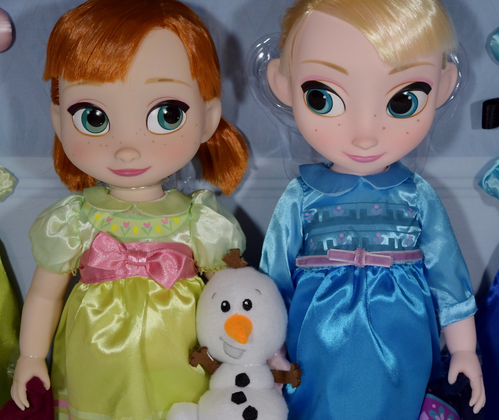 Anna and Elsa Doll Gift Set - Disney Animators' Collection… | Flickr