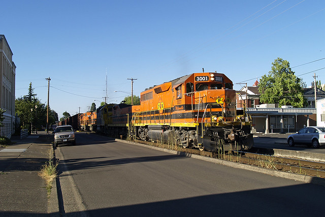 PNWR 3001 [EMD GP40-2] street running through Corvallis 27-July-06