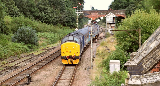 37405 approaches Reedham Station, with the 15.48 from Lowestoft to Norwich. 29 08 2016