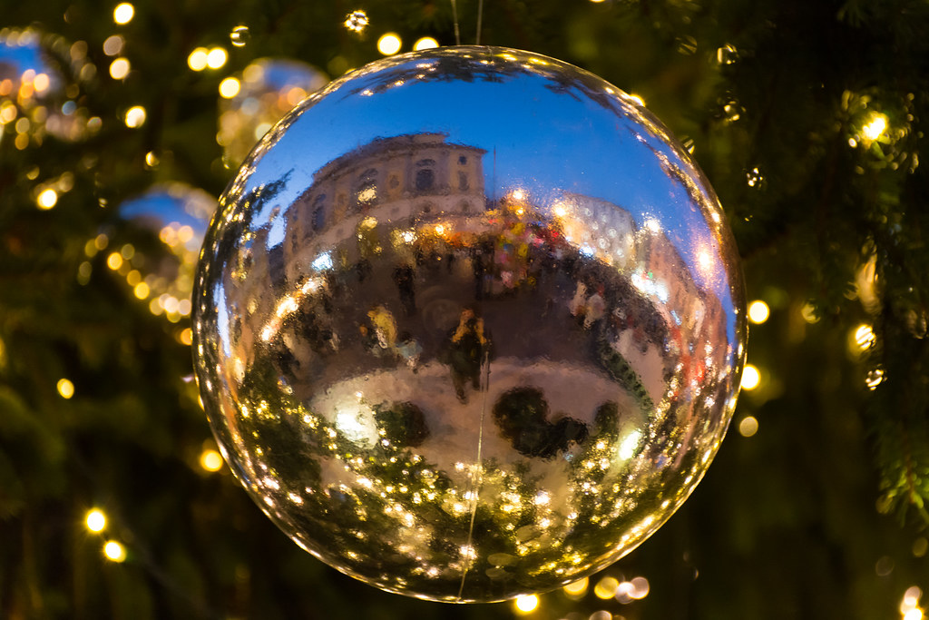 Lugano Natale.Albero Di Natale Christmas Tree In A Lugano Plaza Nathan Leefer Flickr
