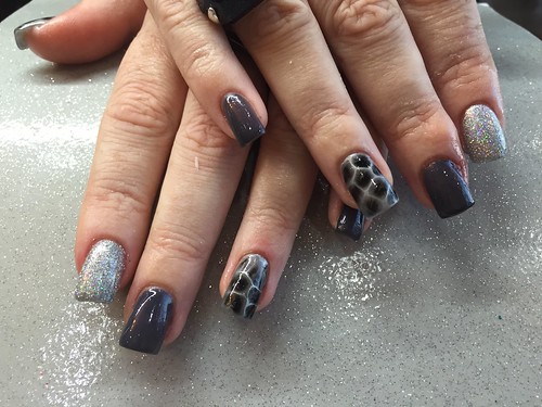 Acrylic nails with silver glitter dust silver and black sn… | Flickr