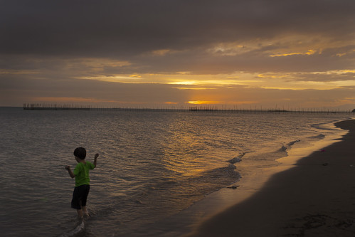 ocean camera light boy sunset sea sky sun colour beach clouds digital lens photography aperture nikon exposure flickr waves philippines iso photograph tamron iloilo panay villabeach iloilocity westernvisayas iloilostrait iloiloprovince tamronsp2470mmf28divcusd nikond610 villaarevalodistrict