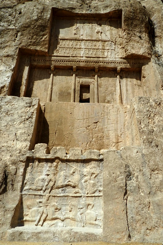 bajorrelieve tumba de Darío I necrópolis de Reyes aqueménidas Naqsh-e Rostam Irán  750