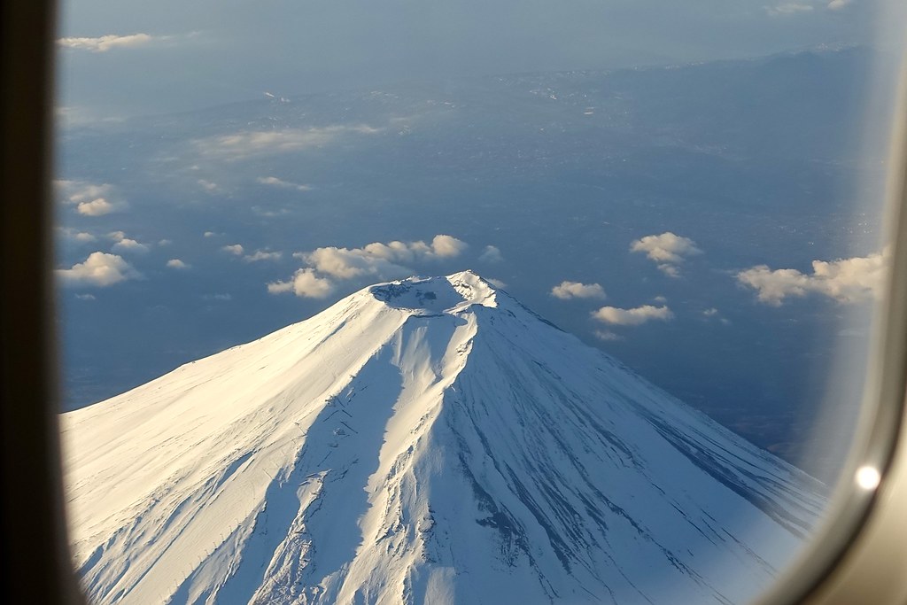 富士山 上空 飛行機の窓から 近い Tomoda Flickr