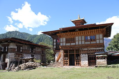 Around Jakar, Ngang Lhakhang