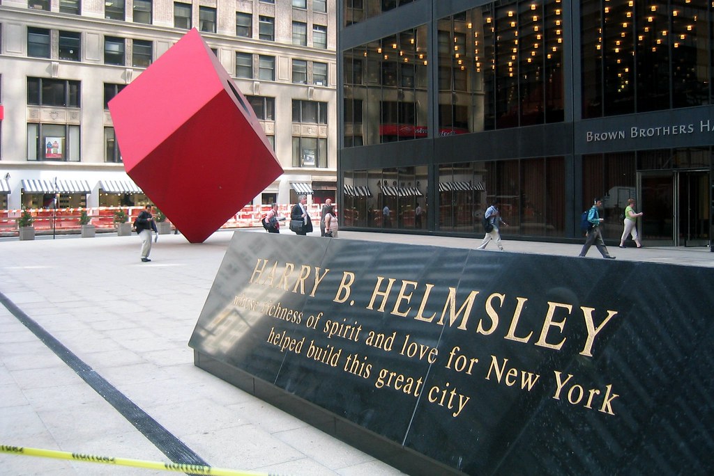 NYC - Financial District: Helmsley Plaza - Noguchi's Red Cube