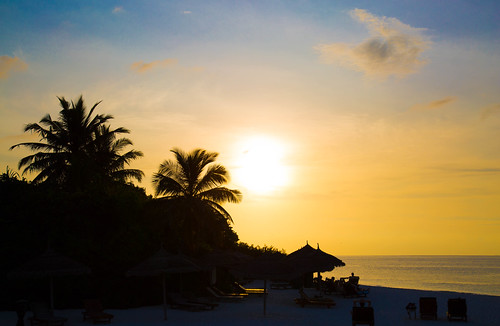 sunset sun beach beautiful soleil coucher resort maldives coucherdesoleil reethibeach