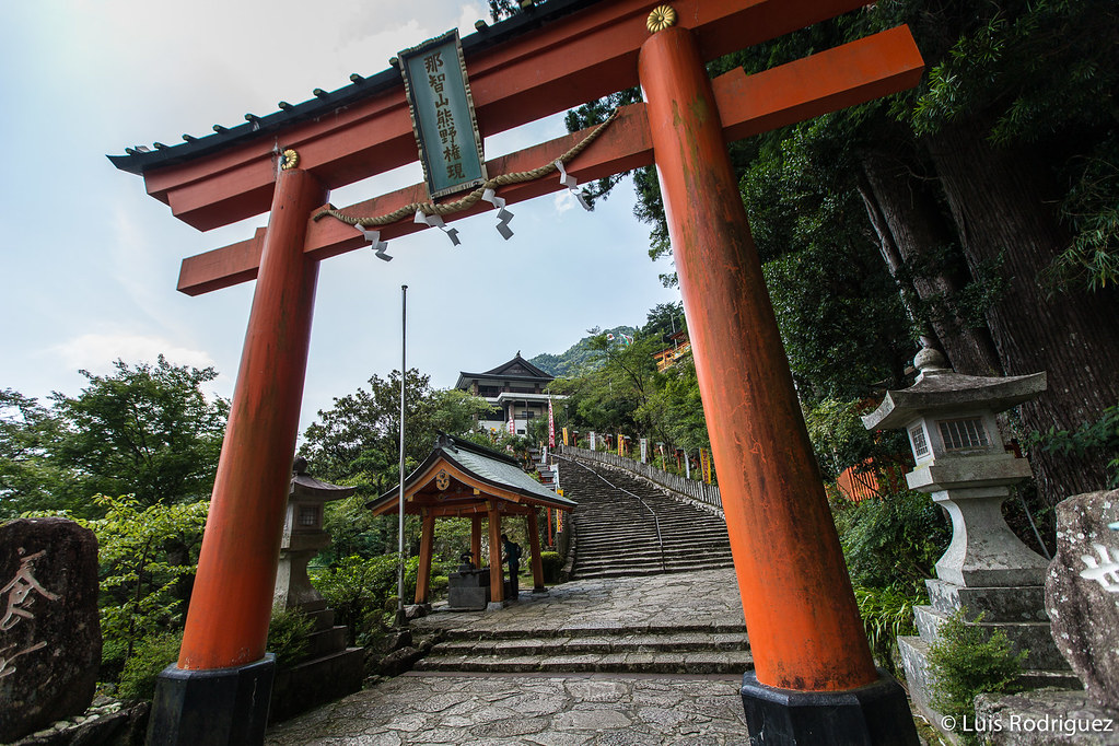 Torii de entrada al santuario Kumano Nachi Taisha