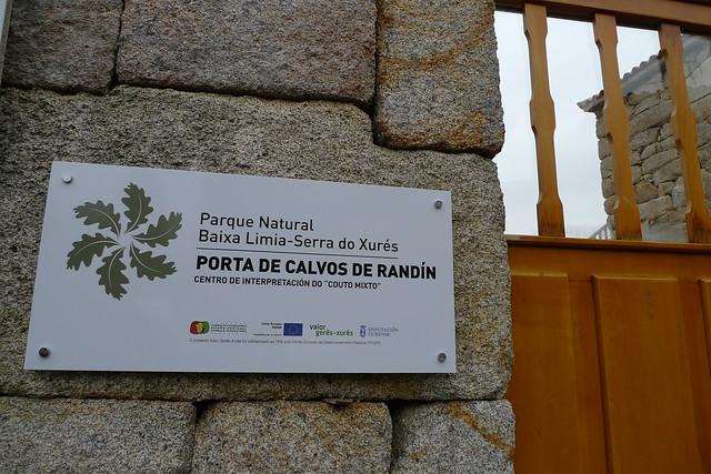 Porta de Calvos de Randín (Santiago de Rubiás). Centro de Interpretación do Couto Mixto (Parque Natural Baixa Limia - Serra do Xurés) (Proxecto VALOR XURÉS-GERÊS).