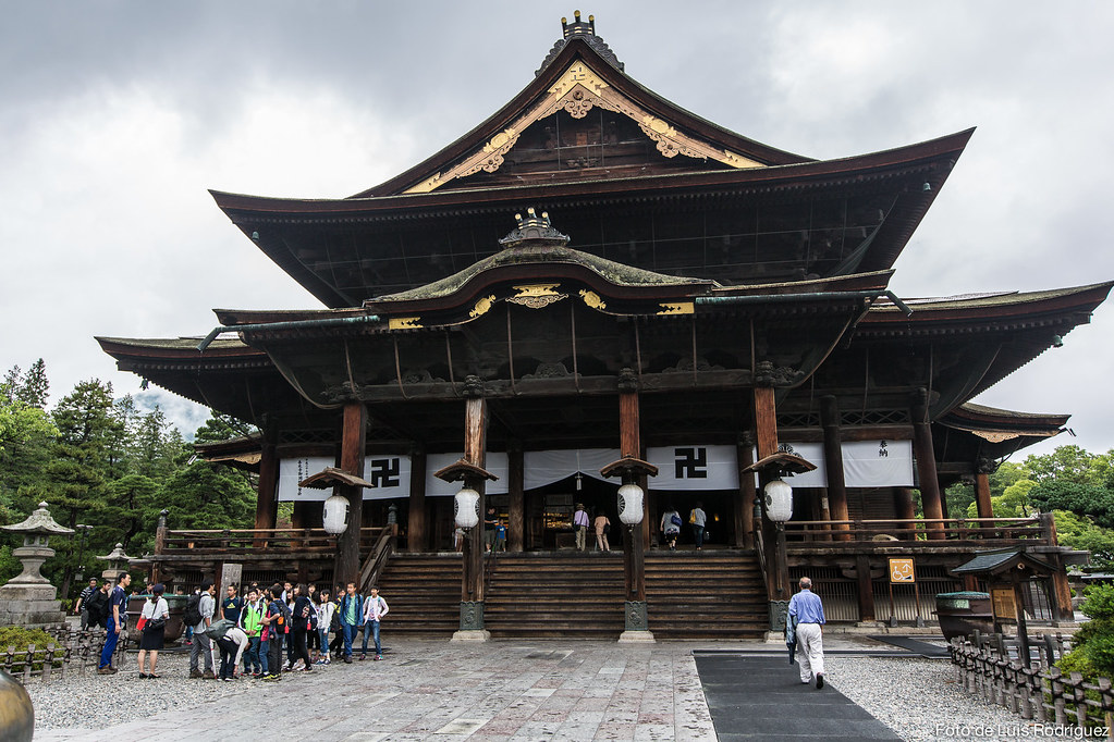 Impresionante sal&oacute;n principal del templo Zenkoji