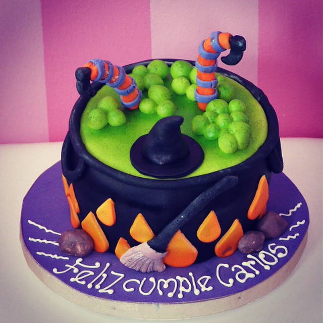  Torta  bruja  olla  witch  cake  cumpleaños  cumple  birt…