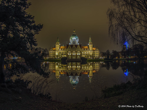 Rathaus LensCap | by Tim E. aus B.
