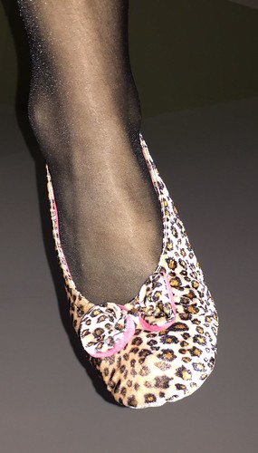 Leopardprint Isotoners | by slippazzthing