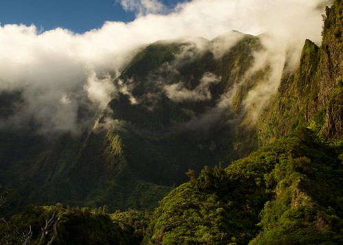 cloud mountain hawaii maui valley iaovalley westmaui