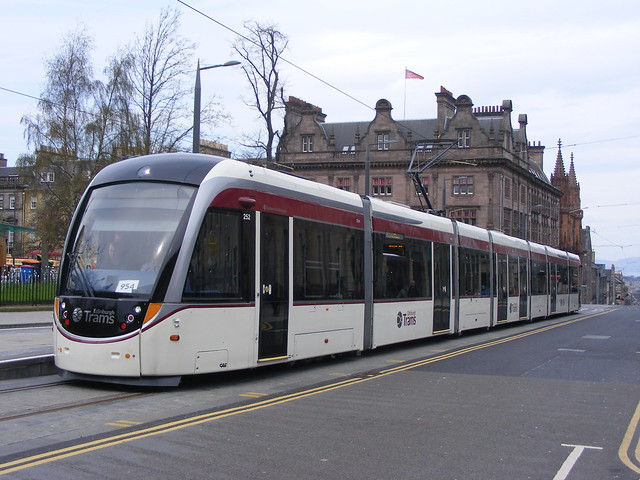 Edinburgh Trams 252 at St Andrew Square
