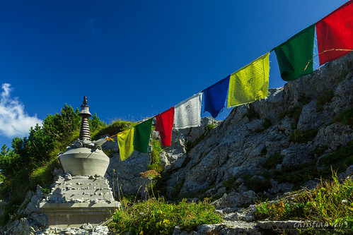 rochersdenaye naye préalpes chorten tibet himalaya suisse vaud drapeau prière sony alpha 77 1650