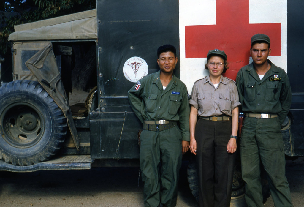 Dr. Schulstad med utsendinger fra U. S. Air Force Medical Department (1952)