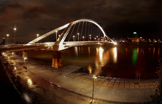 Puente de la Barqueta. Sevilla.Vista nocturna con el ojo de pez