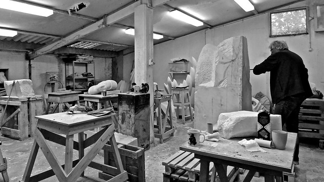CREATION 3 : Sculptor Mark Rietmeijer at work
