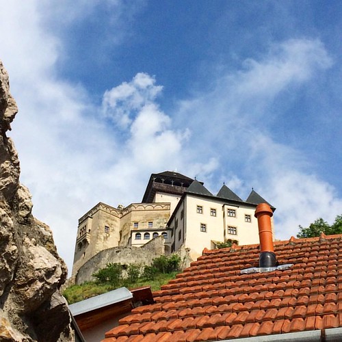 Trenčín castle. —. Тренчинский замок. #тренчин #castle #trenchin #slovakia #словакия #streetphoto  #photography #travel | by CreativePhotoTeam.com
