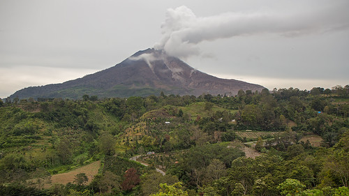sumatra indonesia volcano ash eruption plumes berastagi gunungsinabung