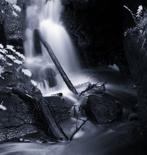 longexposure mist monochrome canon scotland waterfall dof pov depthoffield pointofview aberdeen le silverburn lochside canoneos500d