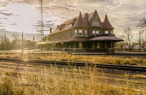 depot historic oldbuilding structure rr railroad sunrise tomclarkphotographycom tacphotography tomclark