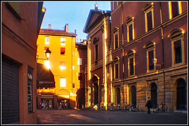 Bologna in agosto: piazza de' Celestini