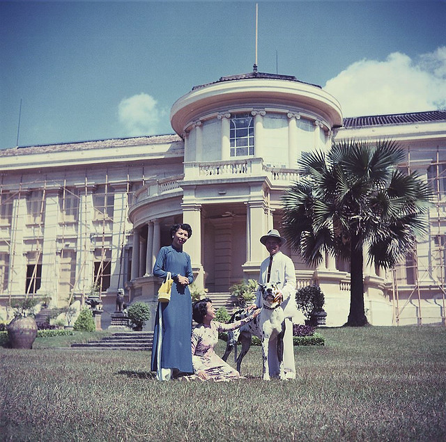 SAIGON ca 1953 - Thủ tướng Nguyễn Văn Tâm và gia đình tại Dinh Gia Long.