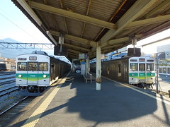 元東急8500系電車。右側は元からの先頭車だが、左側は中間車を改造しており、貫通扉が無いが、それっぽく線を入れている。