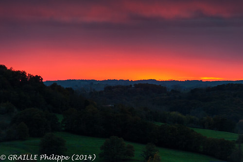 Bloody sunset by Philippe Graille Photographie, Ayen (Corrèze) - Coucher de soleilfrance rose violet ciel campagne philippe coucherdesoleil corrèze 
