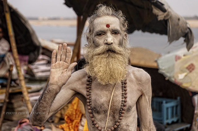 Varanasi: UN NAGA SUR LES GHATS