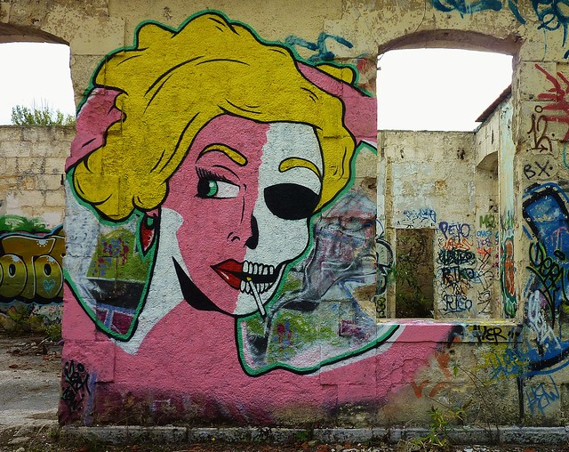 Bordeaux sous les bombes, graffitis caserne Niel