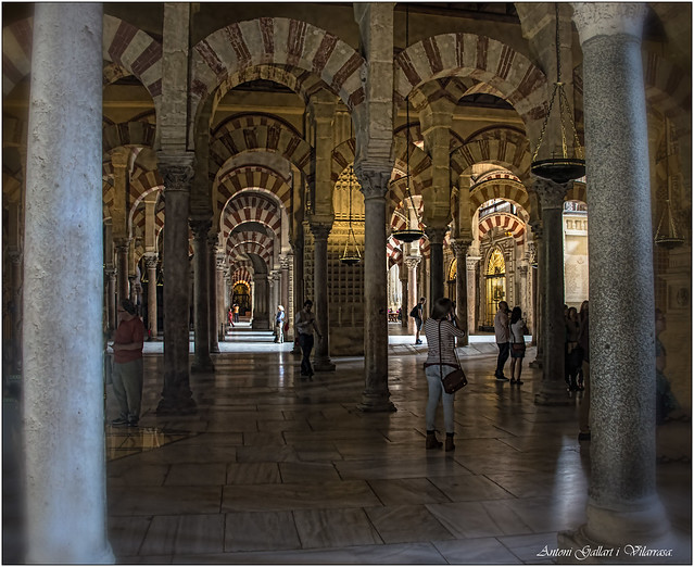 Turistes a La Mezquita. Córdoba. - Tourists in La Mezquita. Córdoba (Spain)