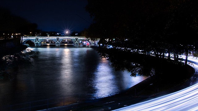 Calme sur la Seine vs Vitesse sur les quais