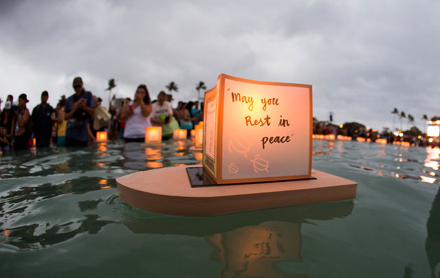 Hawaii Lantern Floating Ceremony 2016