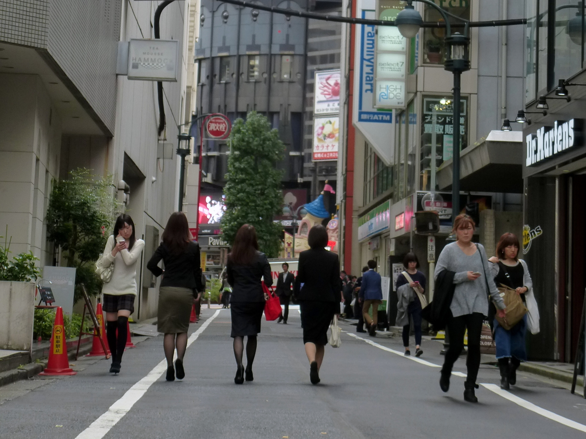 ผลสำรวจสหภาพแรงงานญี่ปุ่นพบคนทำงานหญิงที่ไม่ใช่พนักงานประจำมีรายได้ลดลง