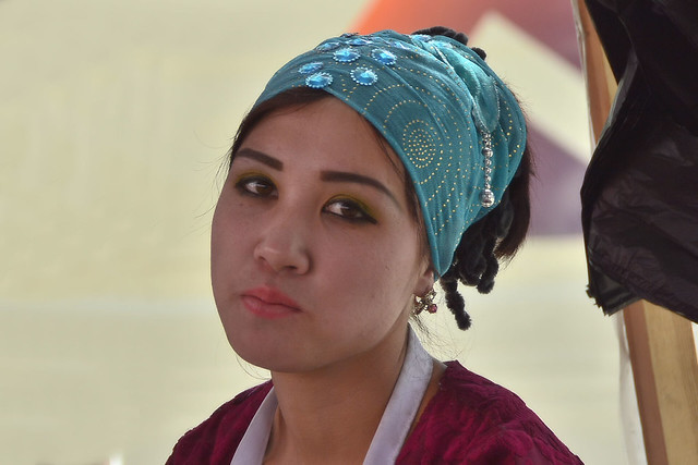 Vendedora de pan uzbeka