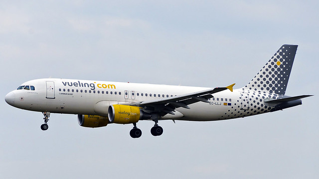 Vueling Airlines, Airbus A320-216, EC-LLJ, 18. august 2012